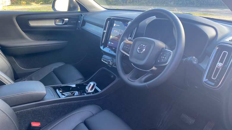 Volvo XC40 2.0 B4P Ultra Dark 5dr Auto Petrol Estate